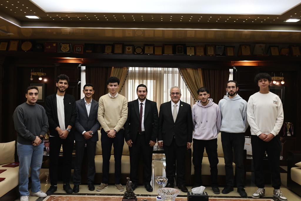 رئيس عمان الأهلية يكرّم فريق الجامعة الفائز بالمركز الثاني محلياً بمسابقة IEEE  للأمن السيبراني والأول في فئة الويب المتقدّم 