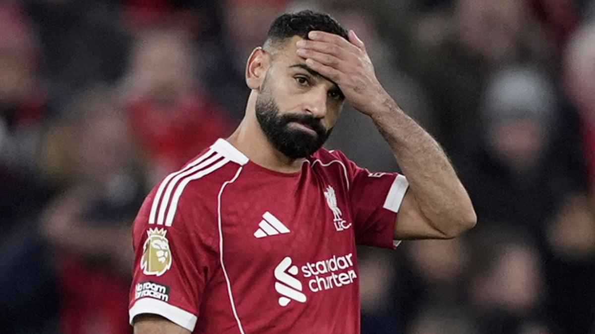 بعد جلوسه على الدكة للمرة الثالثة  ..  محمد صلاح يفتح النار على مدرب ليفربول آرني سلوت ..  فيديو