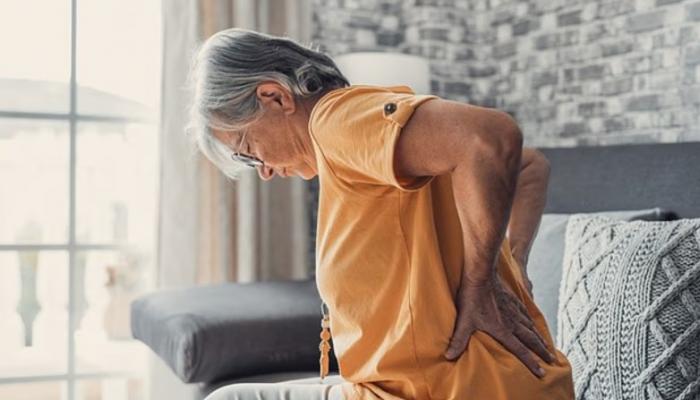 بدلاً من المسكنات ..  علاج يعالج جذور الألم داخل العمود الفقري