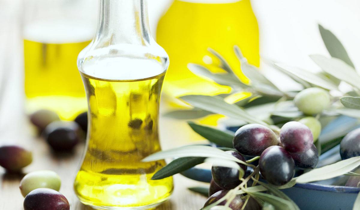 زيت الزيتون له فوائد مذهلة  ..  لكن كيف تعرف إذا كان الزيت الذي تستخدمونه أصلياً أم مقلداً ؟
