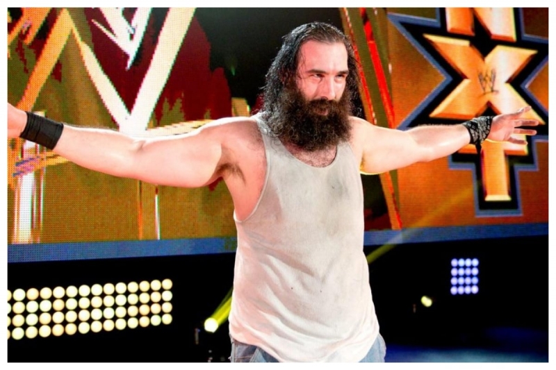 وفاة المصارع الامريكي Luke Harper عن عمر الـ41