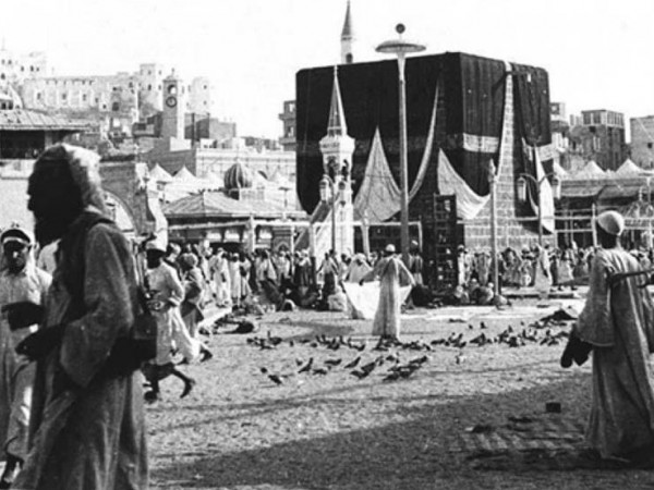 بينما يتأرجح بين الإلغاء والتقليص ..  خمس قصص لتوقف "الحج" في التاريخ