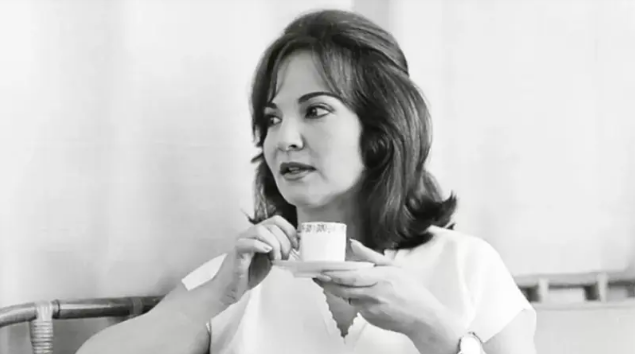 شادية لجأت للتخفي قبل الرد على الهاتف ..  من هي "مدام طماطم"؟
