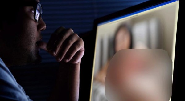 بعد علاقة حب  ..  ثلاثينية مصرية تروي تفاصيل صادمة عن نشر زوجها صورها وهي عاريه على "فيسب بوك"