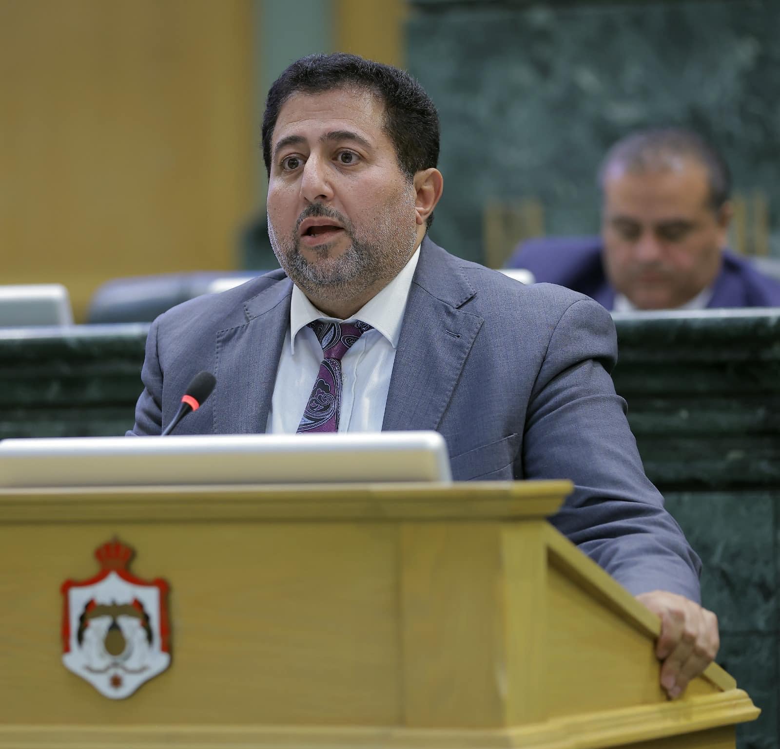 الرقب يطالب قانونية النواب بحل نفسها