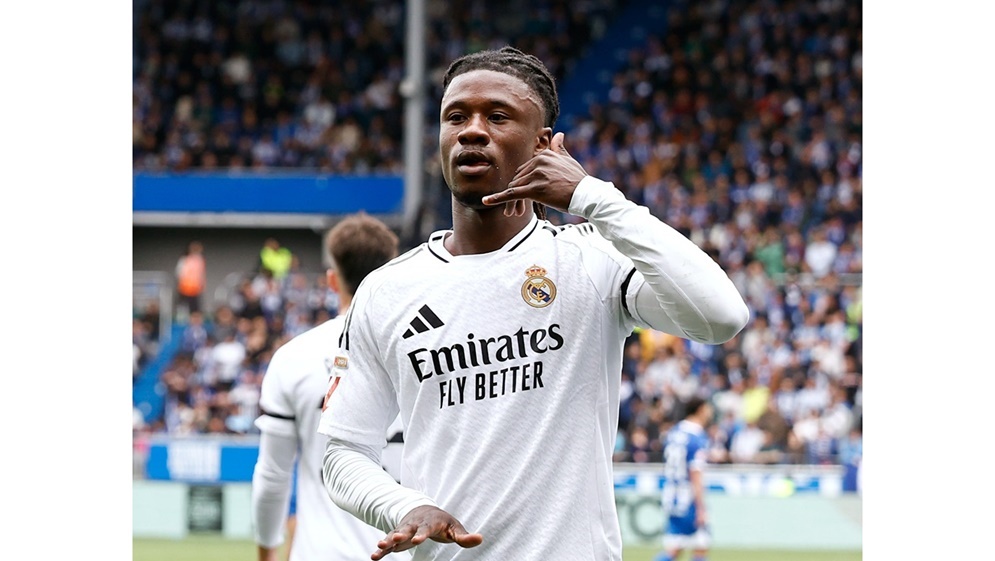 ريال مدريد يفوز على ألافيس بهدف كامافينغا