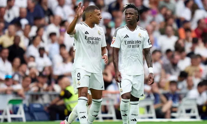 "انس الأمر" ..  ريال مدريد يرفض مساواة فينيسيوس بمبابي