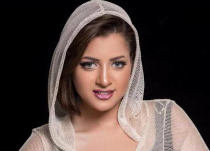 بالفيديو .. منى فاروق تتخذ هذا القرار والجمهور يعارضها 