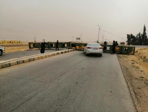  سقوط جسر مشاة في الحسا بسبب الرياح 