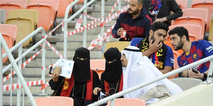 برشلونة يتلقى عرضًا ضخمًا من صندوق الاستثمار السعودي