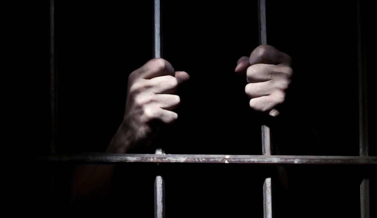استبدل جلد أطرافه ..  مهرب مخدرات يفلت من الشرطة لمدة 15 عاما!