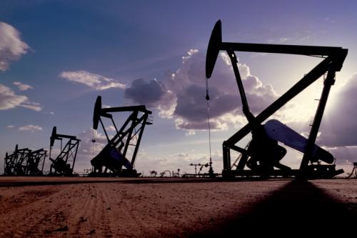 أسعار النفط تسجل أدنى مستوى منذ مطلع 2022