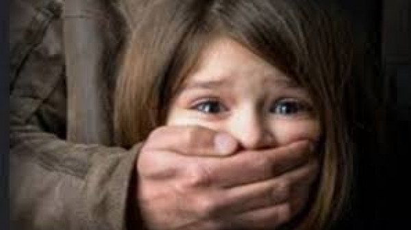 الأبشع على الإطلاق ..  خطف طفلة وإرسالها لأهلها جثة في حقيبة