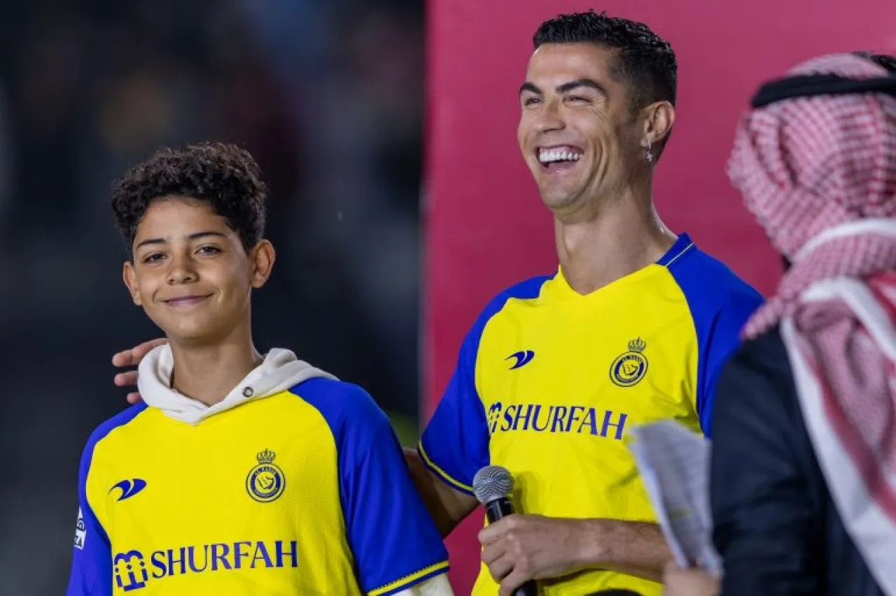 آباء وأبناء لعبوا للفريق نفسه ..  هل يكرر رونالدو ونجله السيناريو مع النصر؟
