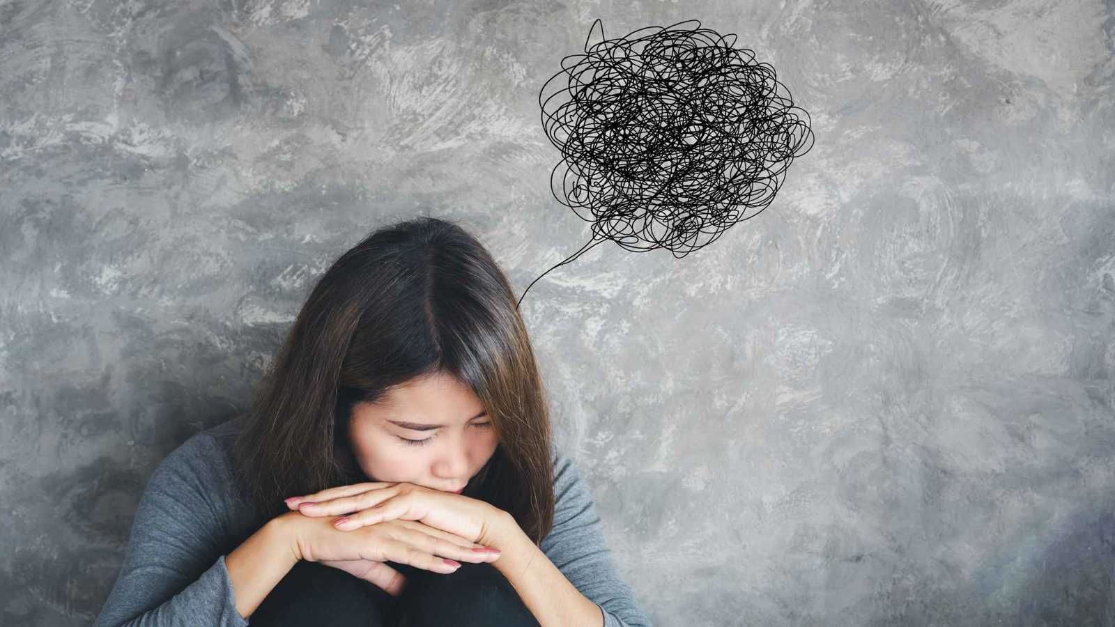 الدماغ يضرنا أحيانًا ..  كيف يعيق العقل رفاهيتنا النفسية؟  