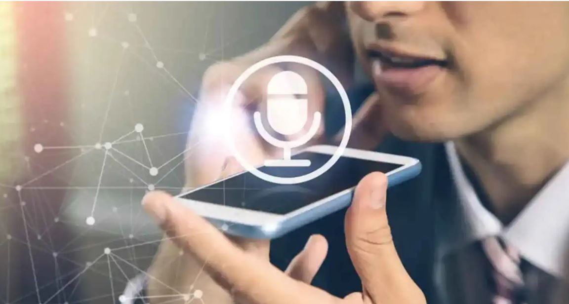 اترك تدوين الملاحظات لهاتفك ..  ميزة تحوّل كلام الاجتماع كاملًا إلى نص   
