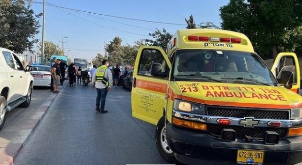 مصابان في جريمتي طعن بقلنسوة والزرازير