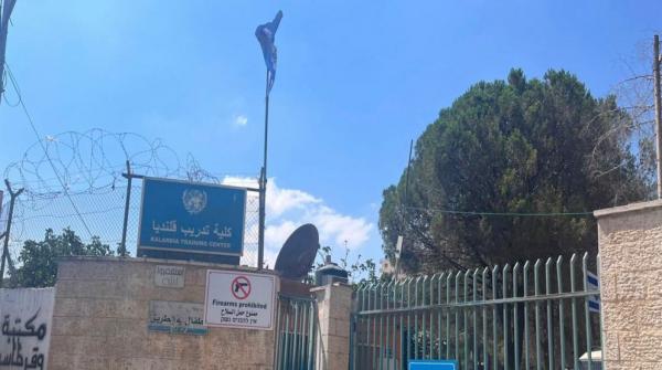 الاحتلال يواصل سيطرته على معهد قلنديا التابع للأونروا ويعزز وجوده العسكري