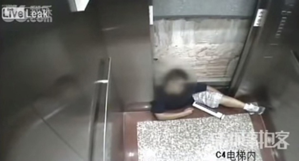 فيديو: مصرع طالب علق بين باب المصعد وجدار مبنى المدرسة