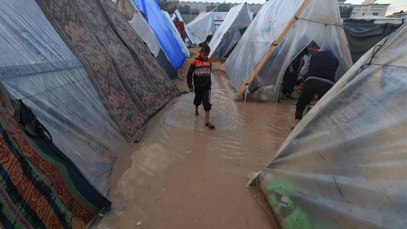 وفاة طفلين في غزة بسبب البرد الشديد