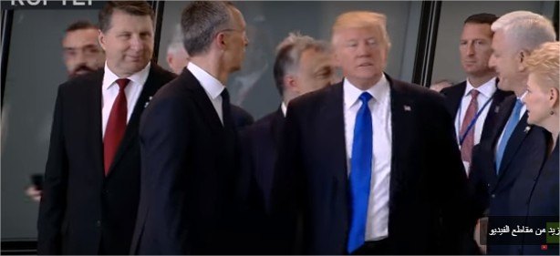 "تنحى جانبا يا هذا" ..  ترامب يزيح رئيس وزراء الجبل الأسود ليكون في الصف الأول
