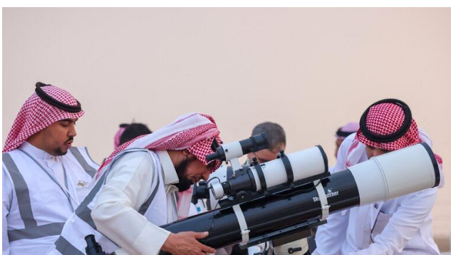خبير سعودي يكشف موعد عيد الفطر المتوقع - فيديو