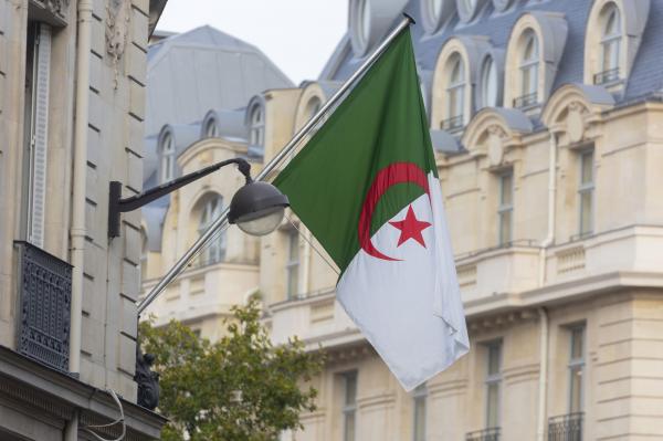 الجزائر  ..  السجن 5 سنوات لرئيس وزراء ووزير صحة سابقين