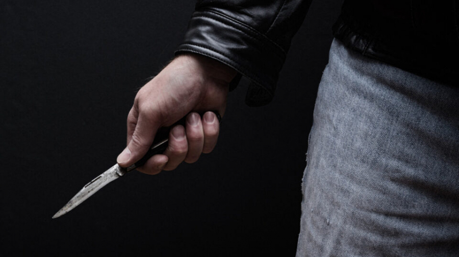 أربعيني يطعن زوجته داخل منزله في منطقة طبربور إثر خلافات عائلية