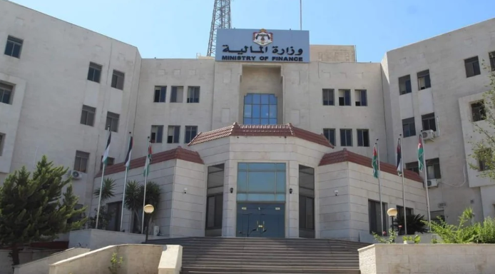 وزارة المالية: المصروفات التشغيلية للوزارات تنخفض بنسبة 21.5% وبمقدار 94 مليون دينار خلال الأشهر الـ9 الماضية 