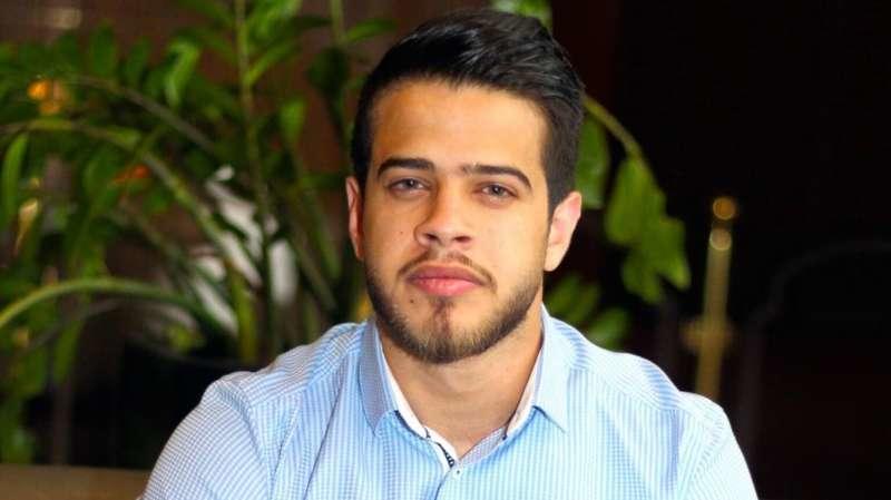أدهم نابلسي برفقة شاعر لبناني شهير ..  ما سر عودته للفن!