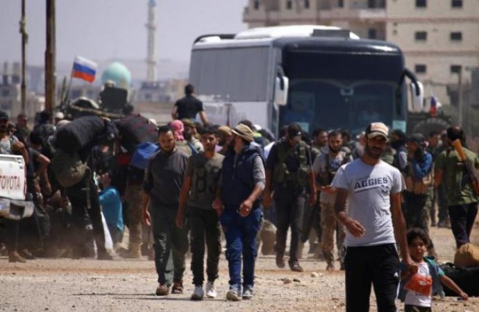 اجلاء مقاتلين معارضين من مدينة درعا نحو الشمال السوري