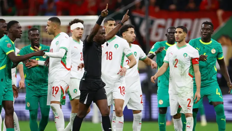 "ضغطنا بالخطأ" ..  لاعبو المغرب يعتذرون بعد إعجابهم باحتفالات السنغال