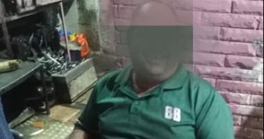 شاهدوا  ..  تجرد من كل معاني البر و لم يتذكر أننا في "عيد"  ..  شاب يقتل والده بـ"السلاح الأبيض" بعد مشاجرة بينهما