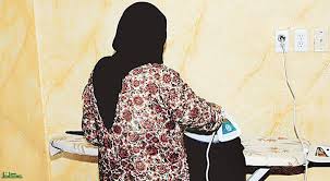 العمل ترفع اجر العاملة الفلبينية في المنازل الى 400 دولار شهريا 