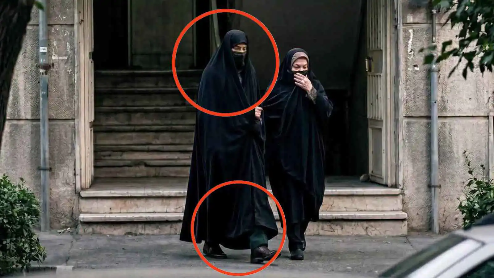 "جلباب التخفّي" ..  قادة إيران بملابس نسائية هرباً من رادار الموساد  ..  ما القصة؟