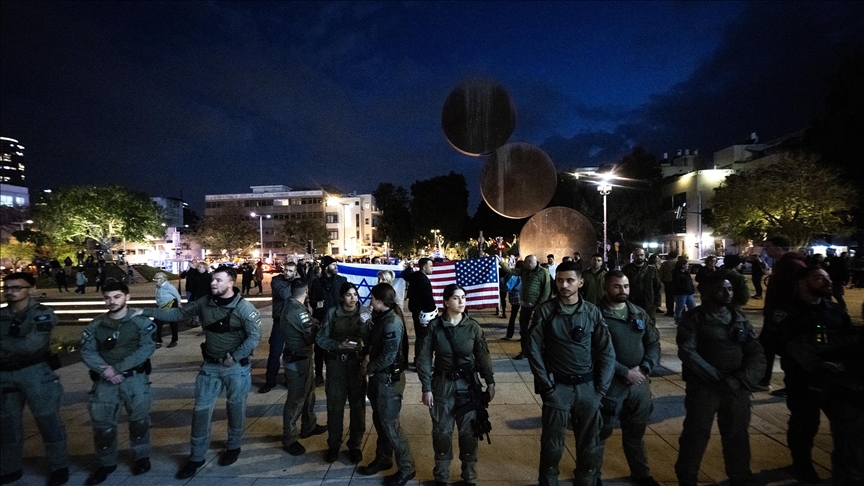 الشرطة "الإسرائيلية" تفرّق متظاهرين مناهضين للحرب في تل أبيب