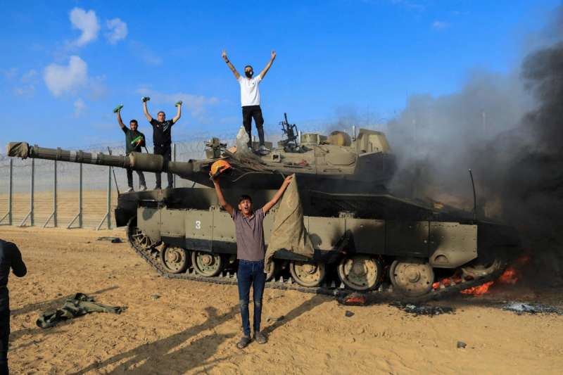 صحيفة "هآرتس" العبرية : المقاومة بغزة تجبي اثمانا من جيش الاحتلال  