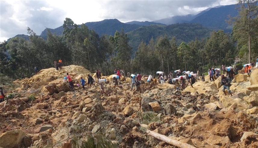 انهيار أرضي يتسبب في دفن أكثر من 300 شخص في غينيا الجديدة