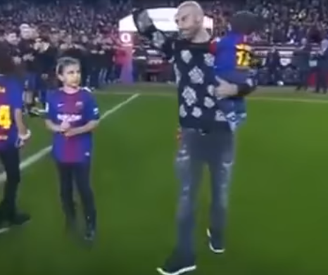 بالفيديو .. ماسكيرانو يودع برشلونة بالدموع