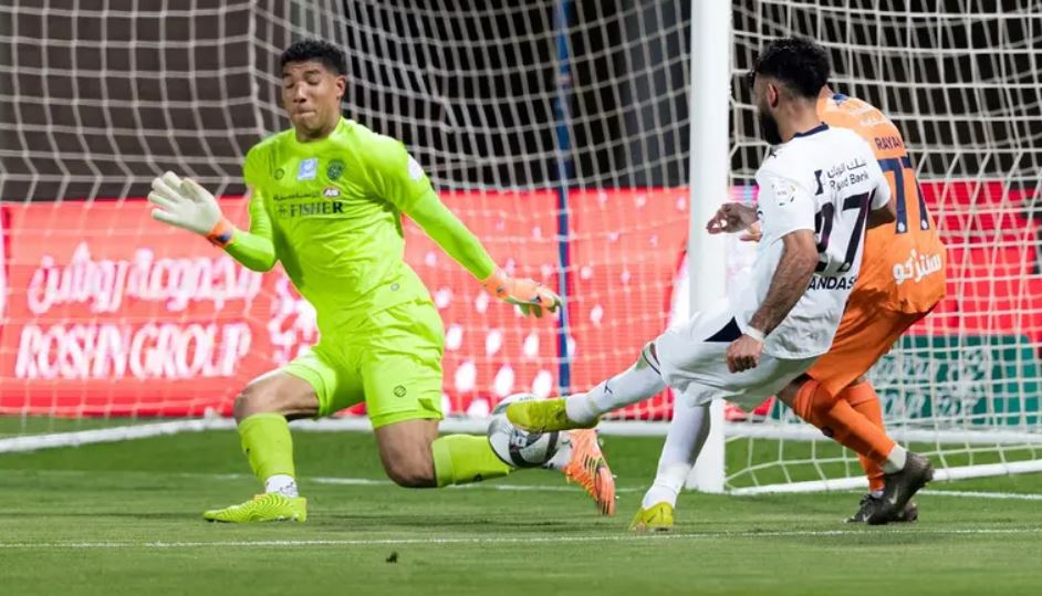 بثلاثية نظيفة ..  الهلال يعبر الفيحاء