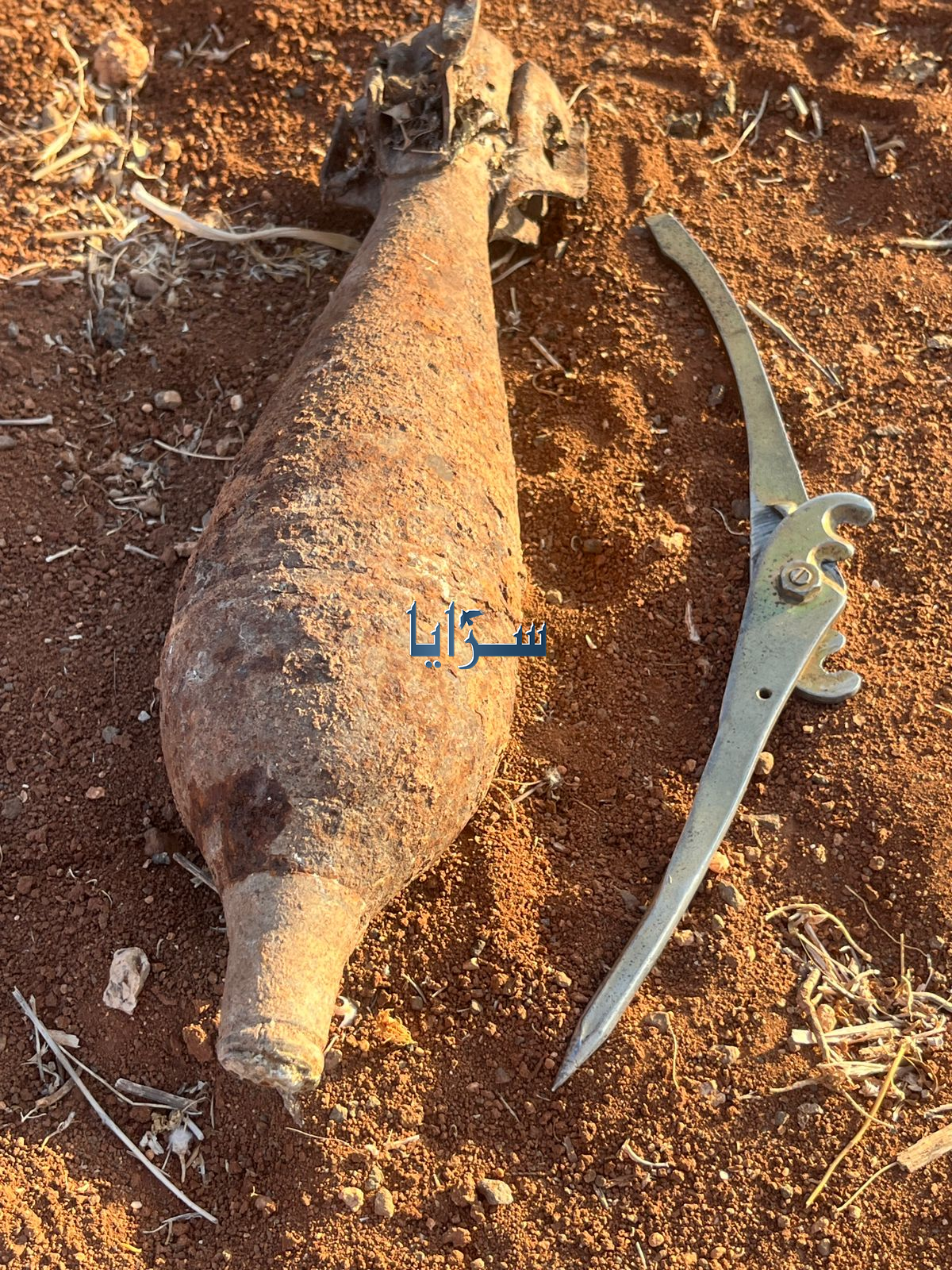 العثور على قذيفة من المخلفات القديمه على طريق الشونه الشمالية - أم قيس