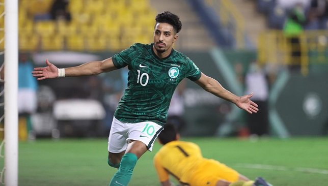 بالصور  ..  نجوم السعودية يحتفون بالفوز ويشحذون عزائمهم