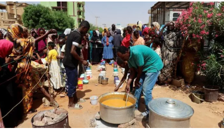 أكثر من 14 مليون شخص نازح ولاجئ ..  السودان يغرق في أزمة إنسانية هي الأكبر عالمياً