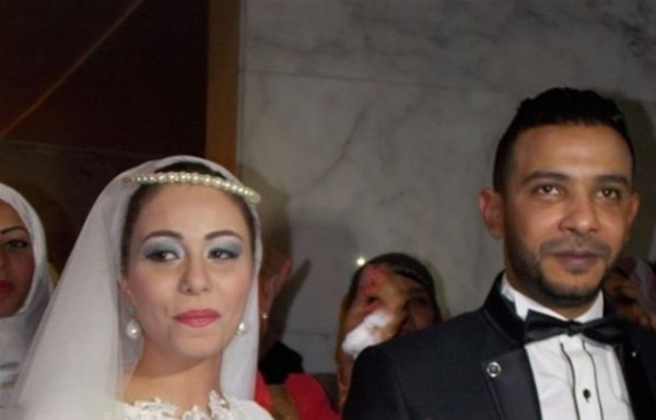 بالفيديو ..  معجبة "تلطم" عندما علمت أن نجم "اراب ايدول" محمد حسن تزوج