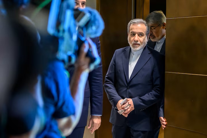 إيران تحذر من أي "مغامرة" عسكرية أمريكية أخرى