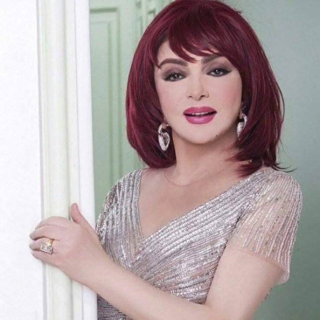 نبيلة عبيد تعود إلى الأضواء بسبب قصة ارتباطها بشاب  ..  وهذا سبب غضبها من السوشيال ميديا