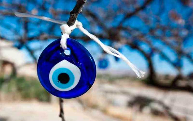 تفاصيل صادمة  .. ما لا تعرفه عن الخرزة الرزقاء