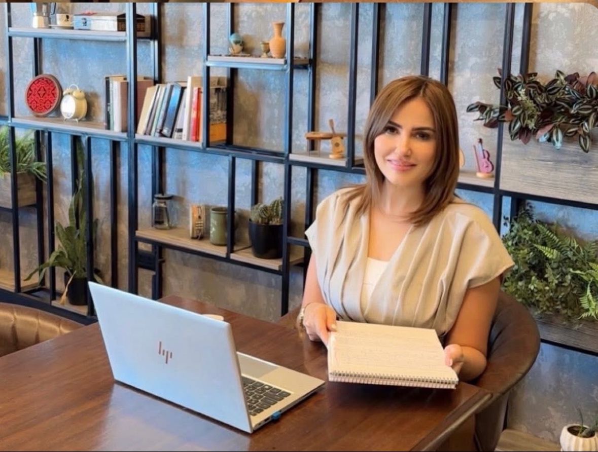 الزميله إيناس عاهد وتخصص تكنولوجيا تحليل الاعمال  ..  مبارك التخرج