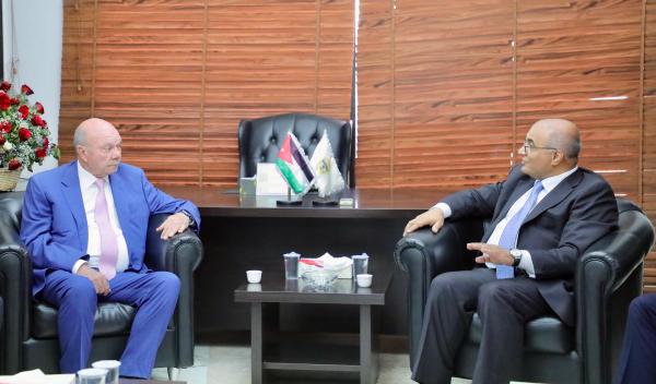  خلال زيارته لنقابة الصحفيين  ..  الفايز يطالب باستراتيجية إعلامية لمكافحة الفوضى