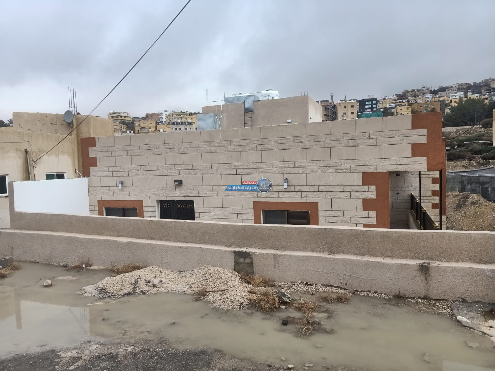 وادي موسى: مواطن يطالب بدحر خطر السيول التي تهدد منزله  ..  فيديو 